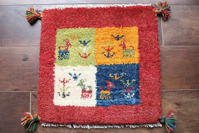 遊牧民のじゅうたん　ギャッベ（約40×40cmサイズ）　2751