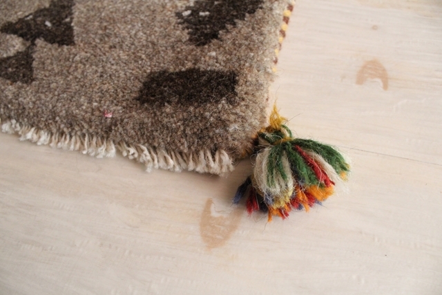 遊牧民のじゅうたん ギャッベ（玄関マットサイズ大 87×55cm） 882