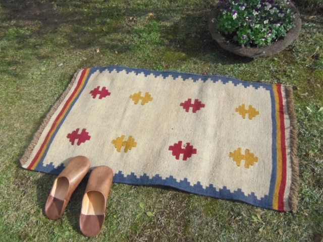 【値下げしました！】キリム　（玄関マットサイズ中 105×58cm）　984