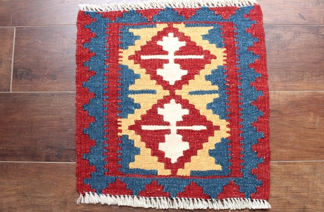 【お手頃！】シラーズ産ミニキリム（約40×40cm）　9981-7