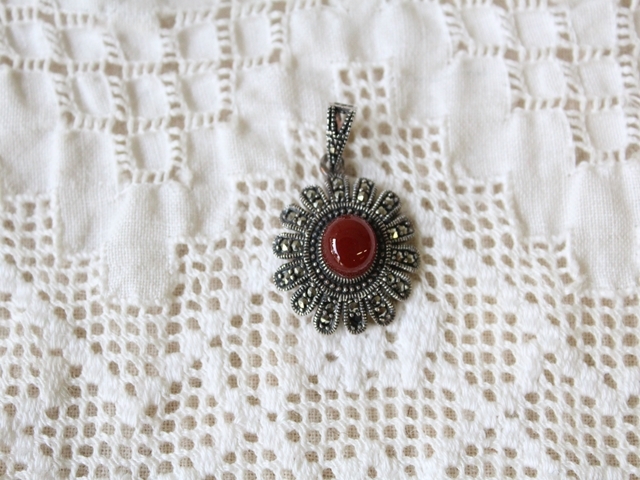 【パワーストーン】赤メノウ　ペンダントヘッド　マルカジット付き　AC217