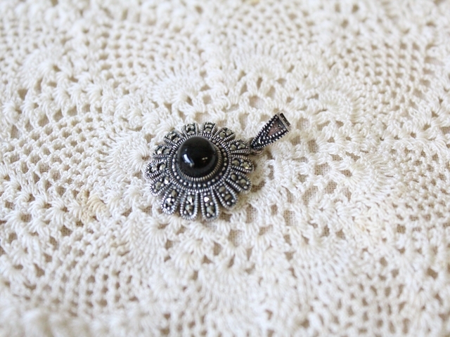 【パワーストーン】【送料無料】オニキス　ペンダントヘッド　マルカジット付き　AC234