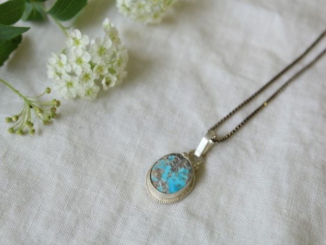 【値下げしました！】ペルシャ産ターコイズ・ペンダントヘッド AC369