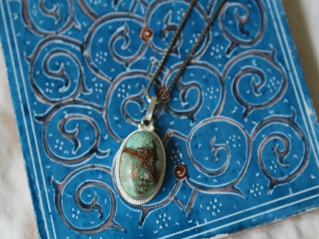 【値下げしました！】ペルシャ産ターコイズ・ペンダントヘッド AC378