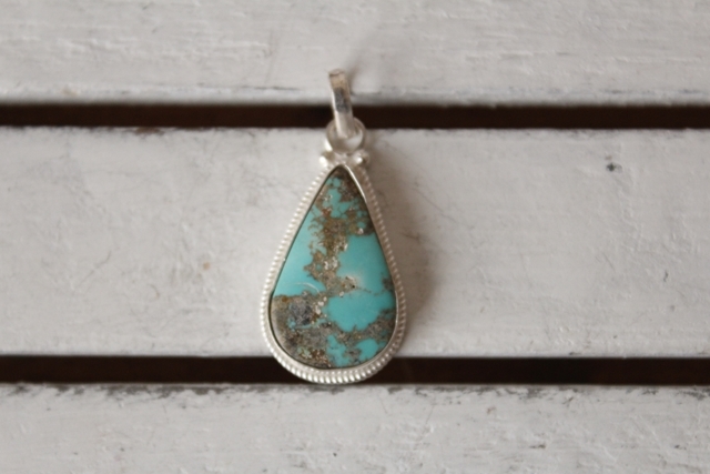 ペルシャ産ターコイズ・ペンダントヘッド AC612