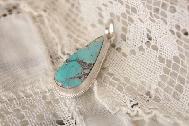 ペルシャ産ターコイズ・ペンダントヘッド AC613