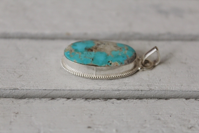 ペルシャ産ターコイズ・ペンダントヘッド AC617