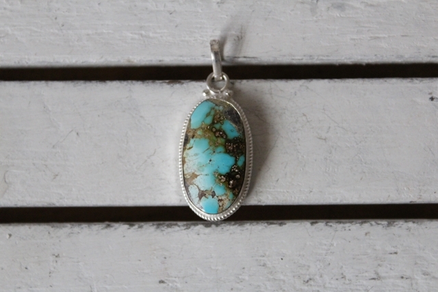 ペルシャ産ターコイズ・ペンダントヘッド AC618