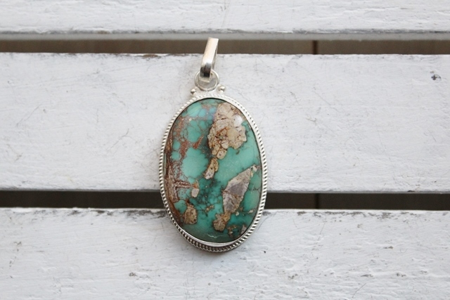 ペルシャ産ターコイズ・ペンダントヘッド AC624