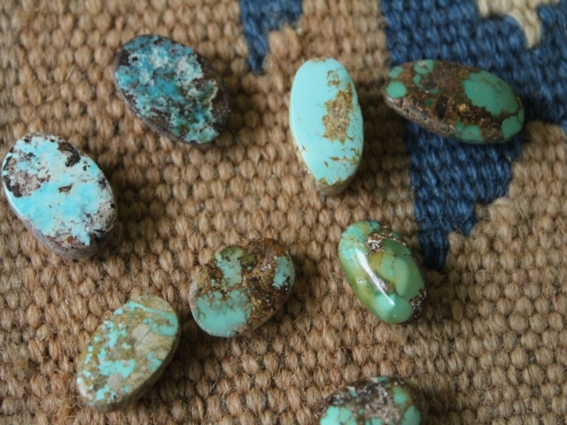 ペルシャ産ターコイズのルース（裸石）・小-1　 AC404-3
