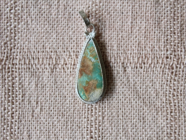 【値下げしました！】ペルシャ産ターコイズ・ペンダントヘッド AC139