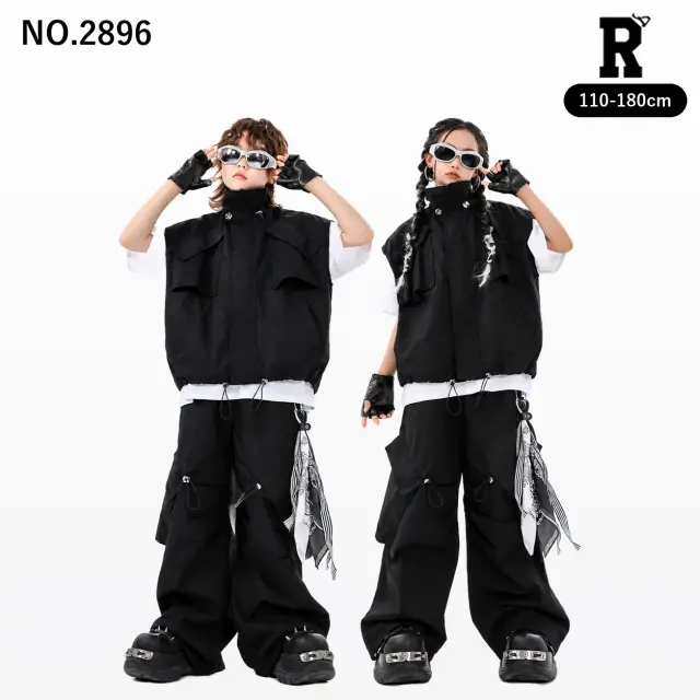 キッズ ダンス衣装 セットアップ ブラック ハイネックベスト カーゴパンツ【商品番号：2896】