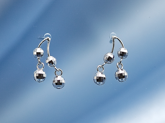 ホワイトゴールドデザインピアス/0183◆