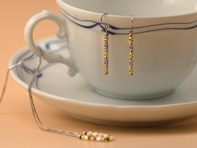 スリーゴールドピアス　アルモニー◆【送料無料】