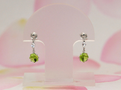 ホワイトゴールドぺリドットデザインピアス/0280◆