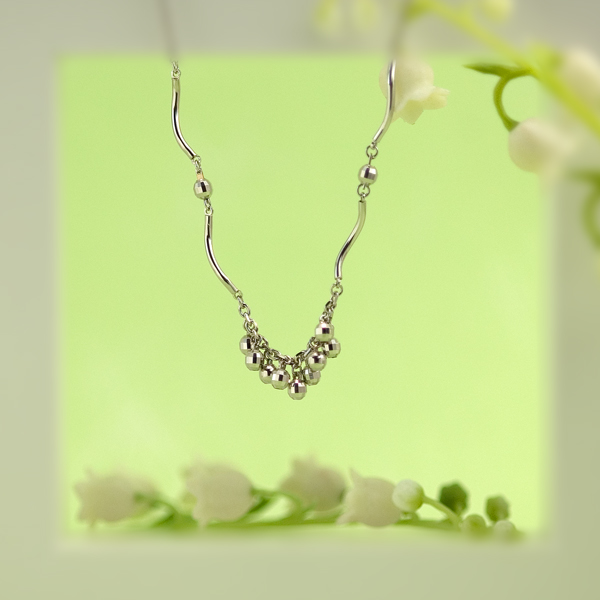 ホワイトゴールドネックレス スズラン◆【送料無料】