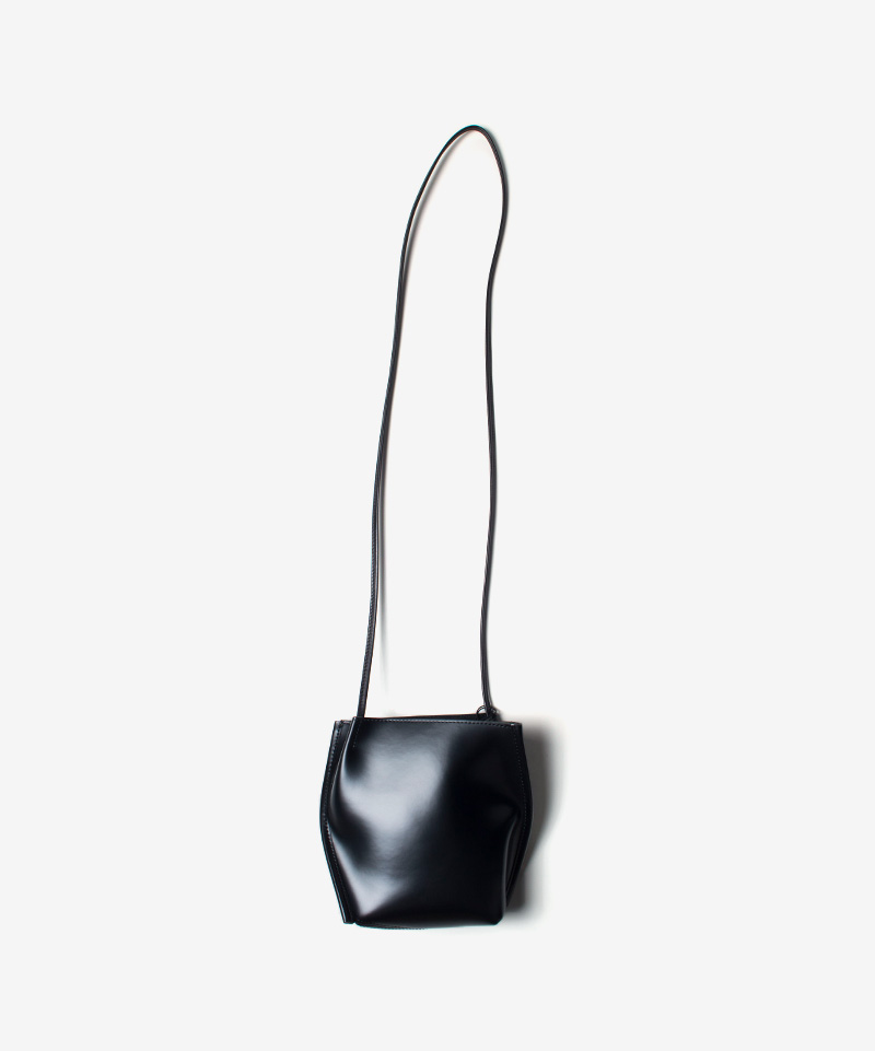 COURTNEY ORLA SLOPE TOTE mini BLACK/BLACK - Mens