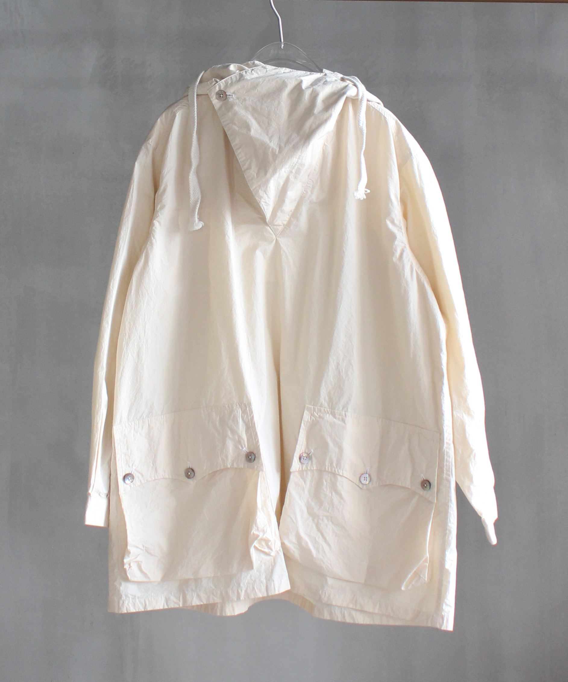 amachi. Fabric Forming Anorak  Off White -