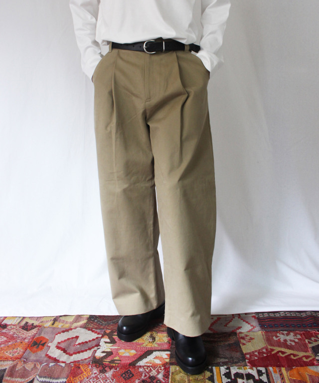 STUDIO NICHOLSON PEACHED COTTON TWILL VOLUME PLEAT PANTS TAN - Mens