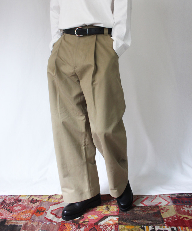 STUDIO NICHOLSON PEACHED COTTON TWILL VOLUME PLEAT PANTS TAN