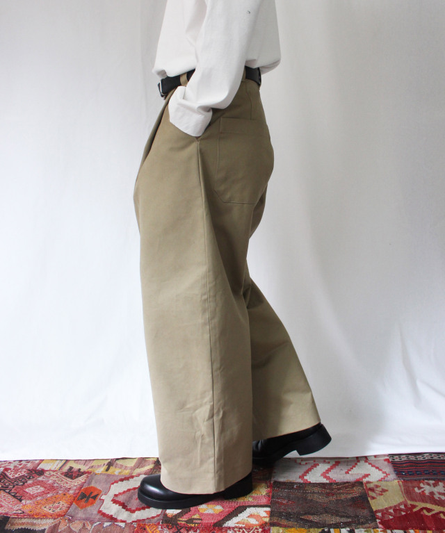 STUDIO NICHOLSON PEACHED COTTON TWILL VOLUME PLEAT PANTS TAN