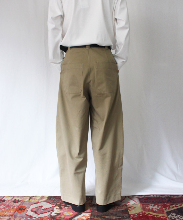 STUDIO NICHOLSON PEACHED COTTON TWILL VOLUME PLEAT PANTS TAN