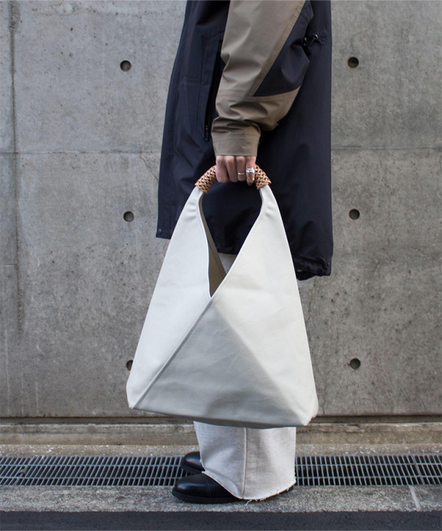 KAMAROAN Woven Triangle Bag 58 Ivory - Mens