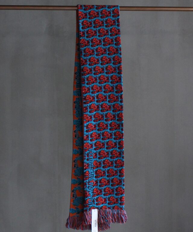 MONTMARTRE NEW YORK Roses are orange Scarf