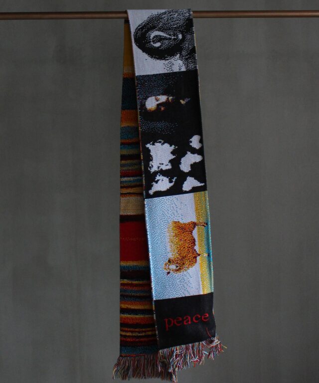 MONTMARTRE NEW YORK Gocha Gocha Scarf