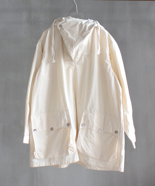 amachi. Fabric Forming Anorak  Off White -
