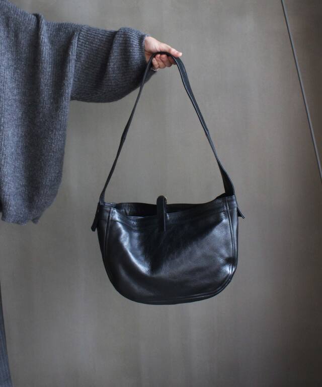 CCU NEWSPAPER BAG M BLACK - | rroomm onlinestore（ルーム