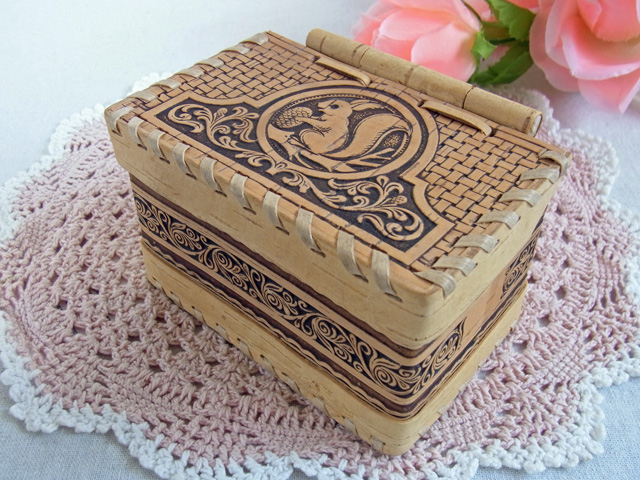 【再入荷!!】かわいいリスのレリーフ☆ベレスタ_レクタングルの蝶番ボックス【ロシア雑貨のカチューシャ】