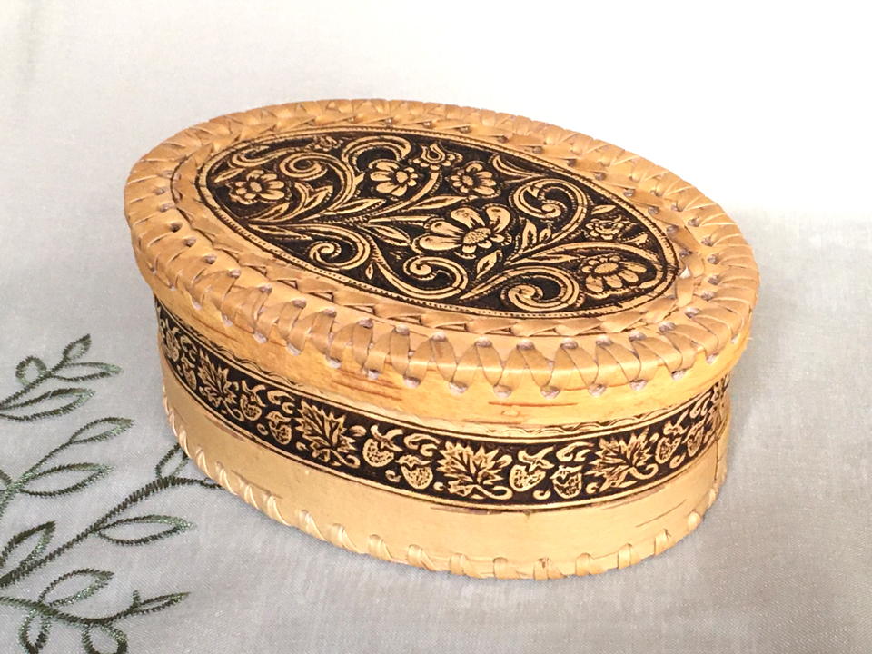 早春のワイルドベリー★ベレスタボックス☆楕円17★白樺細工☆ロシア雑貨