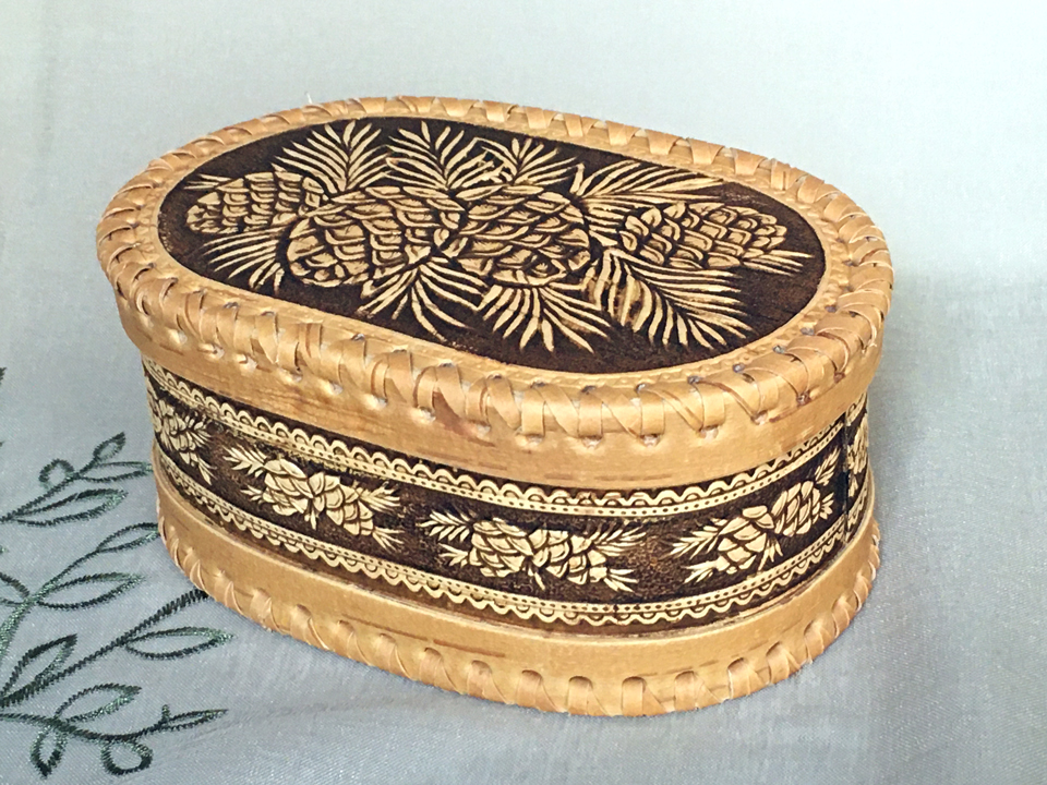 松ぼっくりの楕円の箱★ベレスタボックス☆楕円17★白樺細工☆ロシア雑貨