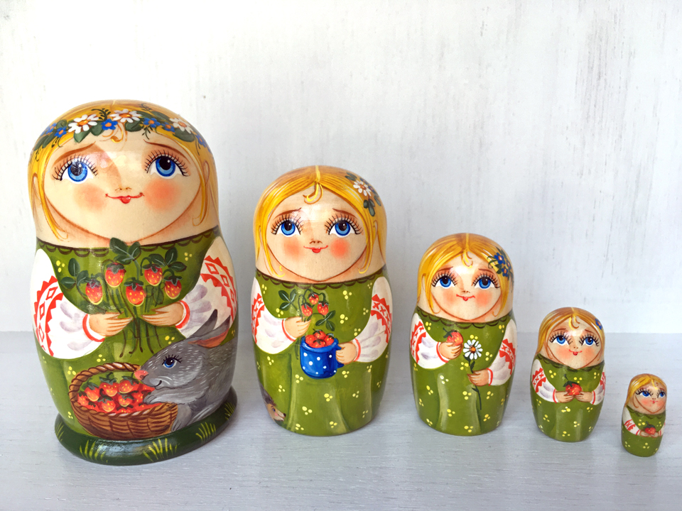 いちご狩りの女の子☆ちいさな5ピースマトリョーシカ☆O.Guseva★ロシア雑貨