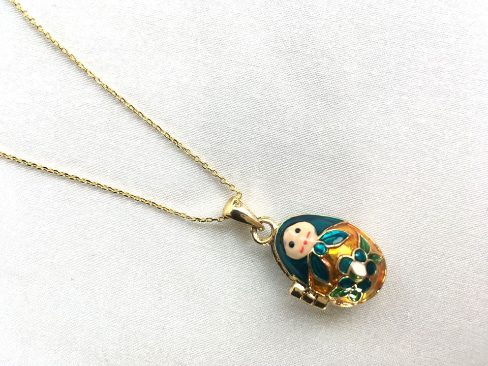 マトリョーシカ（緑）☆入れ子の2WAYペンダントヘッド☆メタルペンダント★ロシア雑貨