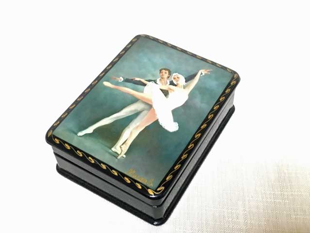 バレエダンサーの箱A☆漆塗りのようなロシアの小箱☆ロシア雑貨