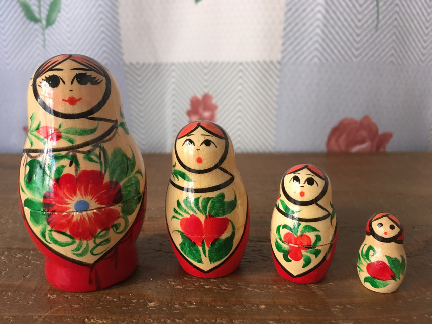 伝統柄ノリンスク白小★Vyatka小さめ☆マトリョーシカ4P