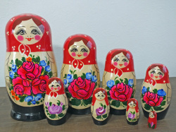 今ふうマトリョーシカ（レッド）☆セミョーノフ☆8ピースマトリョーシカ【ロシア雑貨】