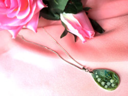 すずらん(ドロップシェイプ)☆シェルベースのペンダントヘッド★ロシア雑貨