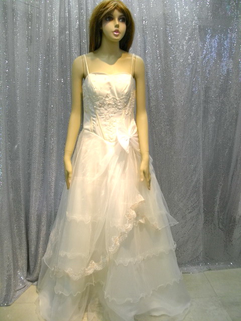 ウエディングドレス商品番号０００５