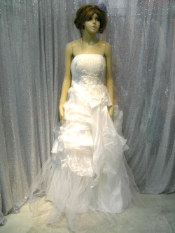 ウエディングドレス商品番号０００２