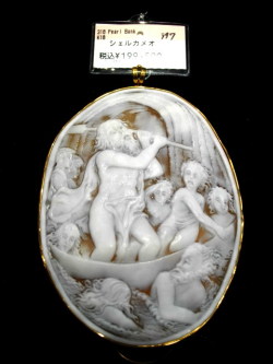 宝石シェルカメオブローチ商品番号０００２
