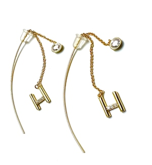 Cross your fingers ジルコニアHチャームフックピアス