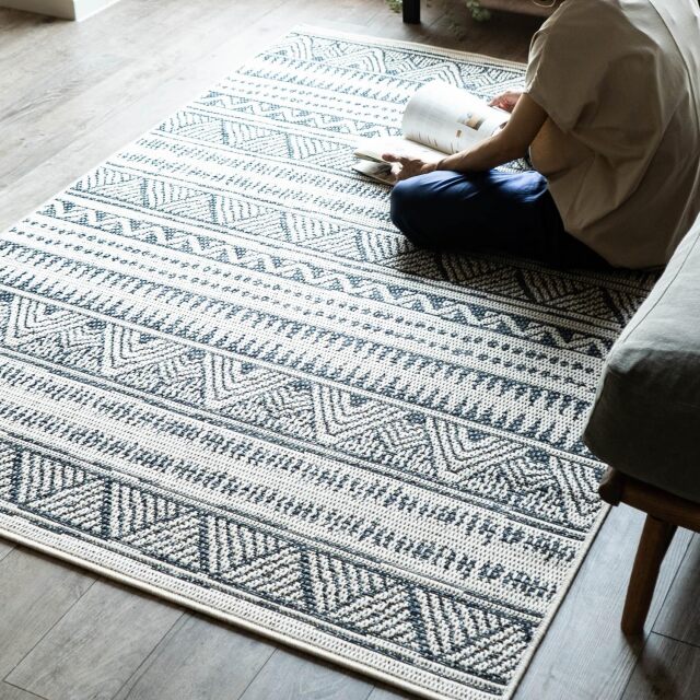 アラベスク模様 絨毯 カーペット ルーマニア 約230cm x 160cm アラベスクやオリエンタル柄など、リビングが映える冬カーペット