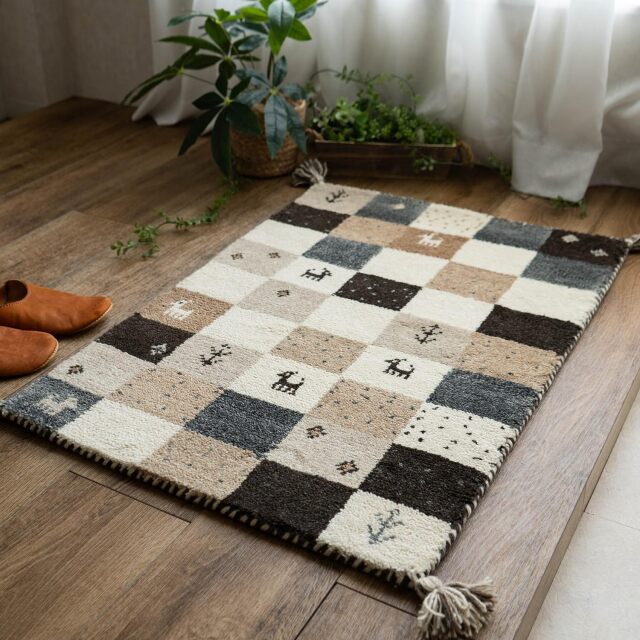 天然色の優しい色合いが魅力のギャッベ玄関マット 約45x75 cm｜輸入