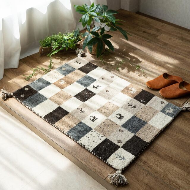 天然色の優しい色合いが魅力のギャッベ玄関マット 約45x75 cm｜輸入