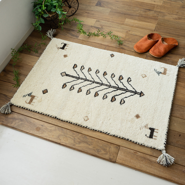 天然色の優しい色合いが魅力のギャッベ玄関マット 約45x75 cm｜輸入