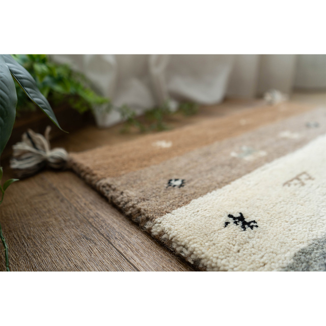 天然色の優しい色合いが魅力のギャッベ玄関マット 約60x90 cm｜輸入