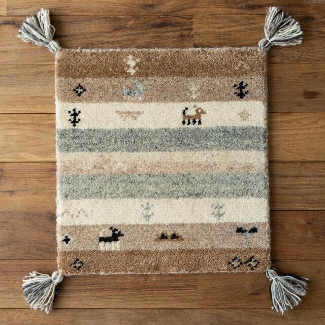 天然色の優しい色合いが魅力のギャッベ座布団 約40x40 cm｜輸入絨毯
